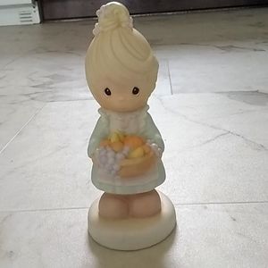 Precious Moments, The fruit of the spirit is love ,statue.